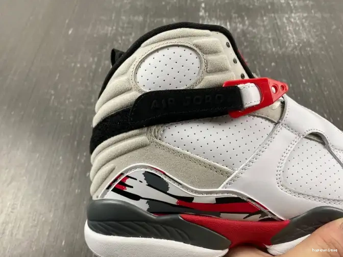 HYPE Bugs Bunny Retro (2013) 305381-103 8 Air Jordan 0422